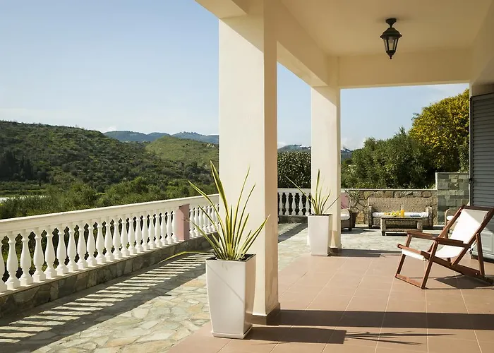 Villa Athinais *